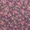 6481 - Lichtpaars/aubergine met trosjes rozerode rozen