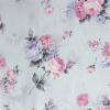 6868 - Grijs met middelgrote zachtroze rozen trossen